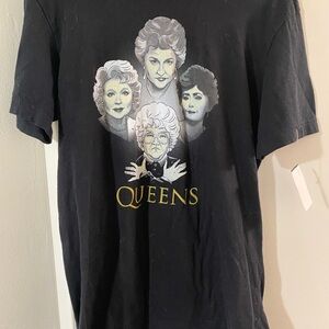 Black Graphic T-Shirt with Iconic Print Golden Girls copying the Queen cover.